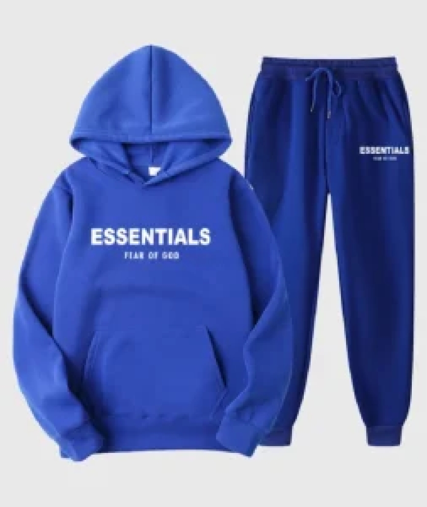 Essential Hoodie with Pouch Pocket – Practical and Trendy Design