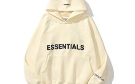 Essentials Hoodie — Understated Style That Works Wherever You Go
