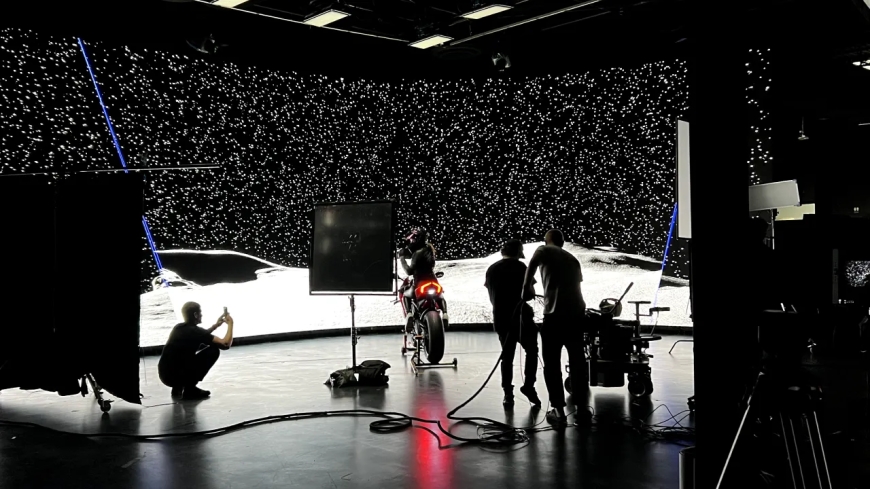Exploring the Future of Immersive Technology with Virtual Caves